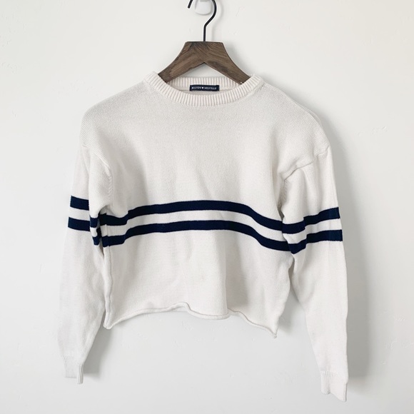Brandy Melville Sweaters - Brandy Melville crew neck sweater